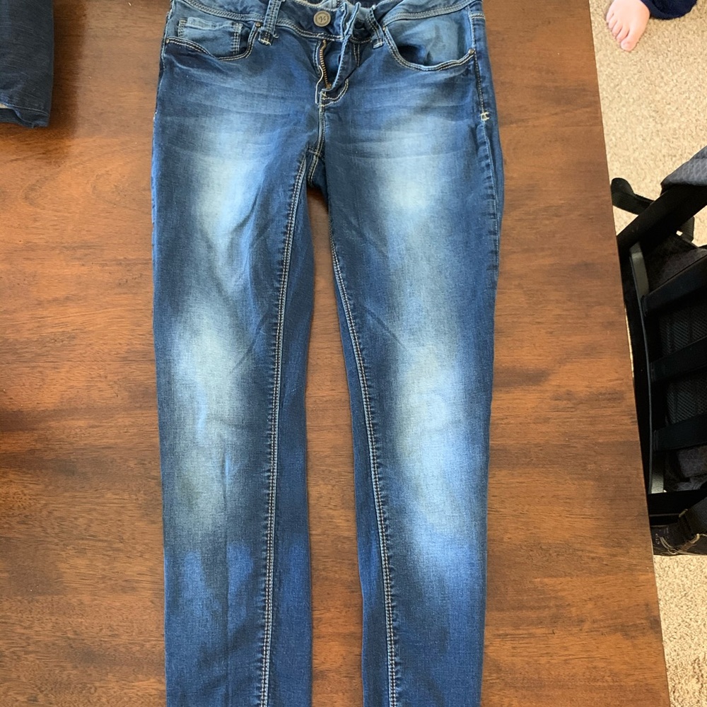 Distressed skinny jeans